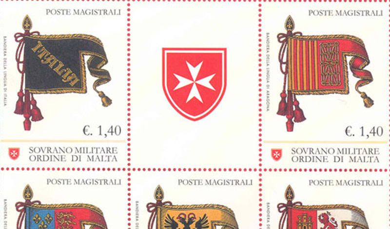 AZ FLAG Bandiera da Tavolo Stemma SOVRANO Militare Ordine di Malta 15x15cm Piccola BANDIERINA San Giovanni di GERUSALEMME 15 x 15 cm