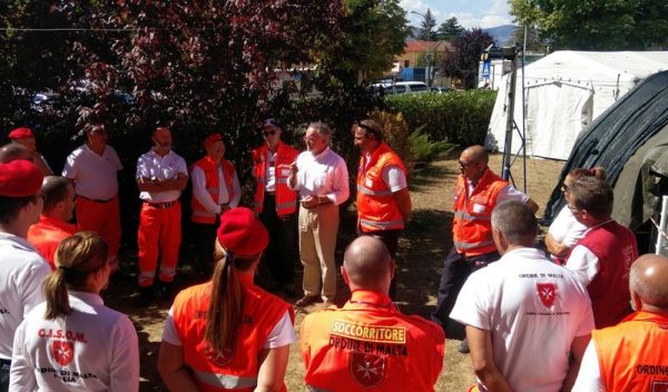 Der Großhospitalier besucht die vom Erdbeben betroffenen Gebiete in Italien