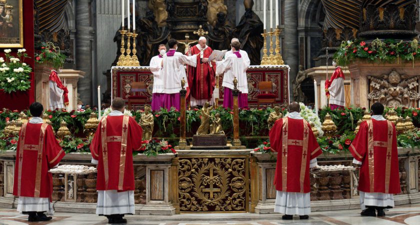 Le Lieutenant de Grand Maître et le Grand Commandeur présents à la messe du pape pour la Solennité des Saints Pierre et Paul