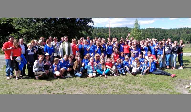 Die jungen freiwilligen litauischen Helfer des Malteserordens feiern 20 Jahre Dienst an den Armen