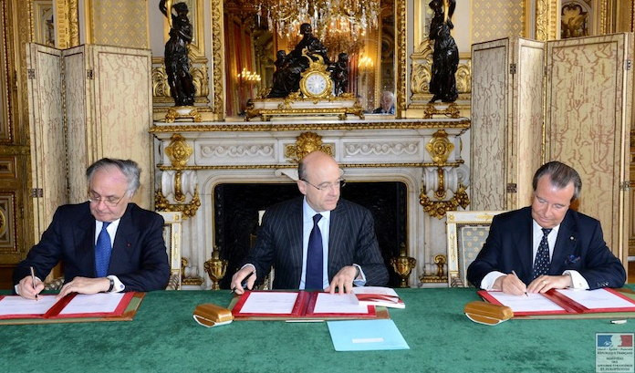 Firma de un protocolo de cooperación con Francia