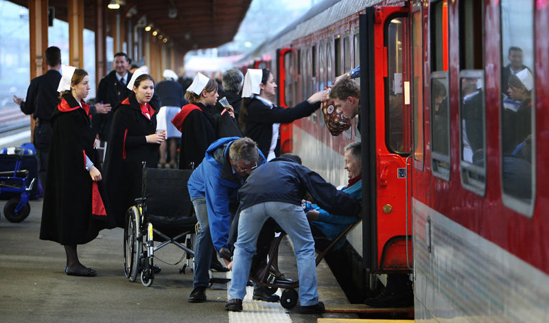 Vorbereitung der internationalen krankenwallfahrt nach Lourdes