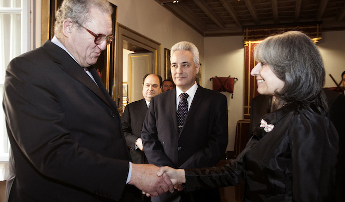 Der Grossmeister empfängt die Vizepräsidentin von Bulgarien anlässlich des zwanzigsten jahrestages der aufnahme diplomatischer beziehungen