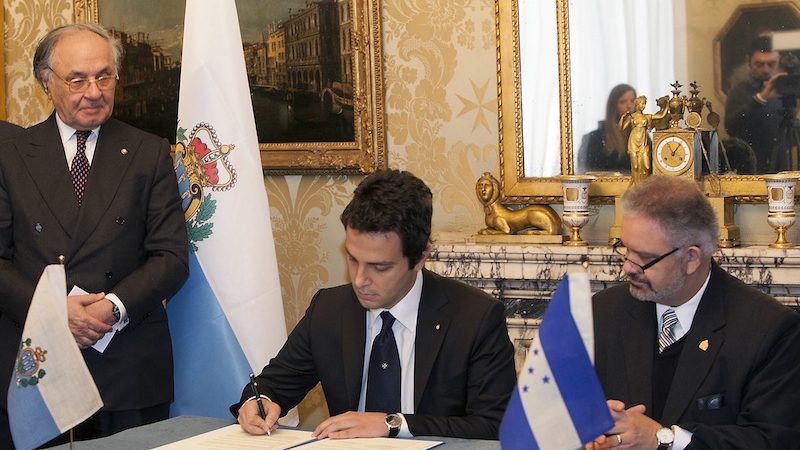 Se ha firmado un acuerdo de relaciones diplomáticas entre la República de San Marino y la República de honduras