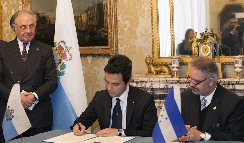 Se ha firmado un acuerdo de relaciones diplomáticas entre la República de San Marino y la República de honduras