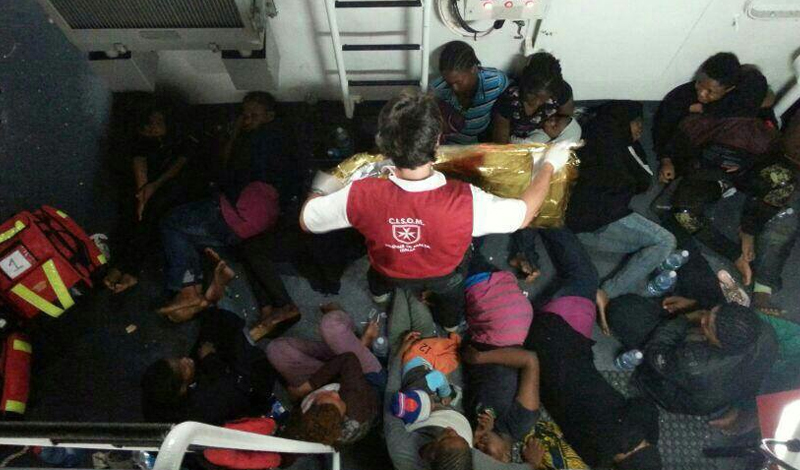 El trabajo del cuerpo italiano de ayuda de la Orden de Malta en Lampedusa