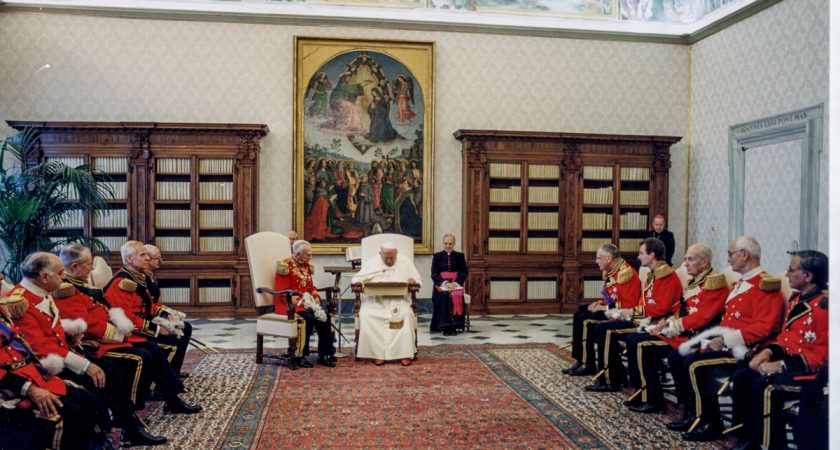 Su Santidad Juan Pablo II Recibe en audiencia el Gran Maestre de la Orden