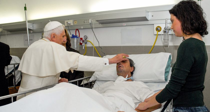 Visita Papal histórica al hospital de la Orden en Roma