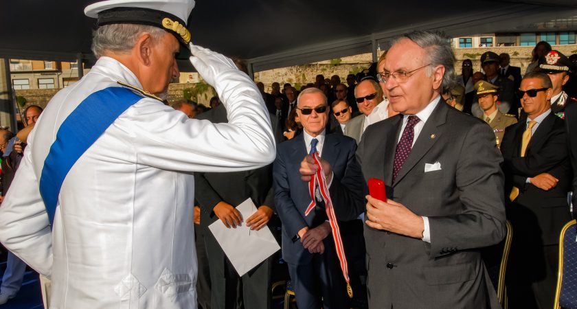 Remise de la medaille d’or de l’Ordre a la garde côtière Italienne