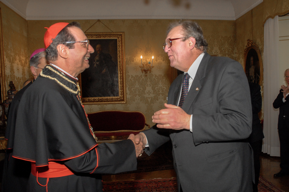 Le Cardinal Giovanni Lajolo recu dans l’Ordre