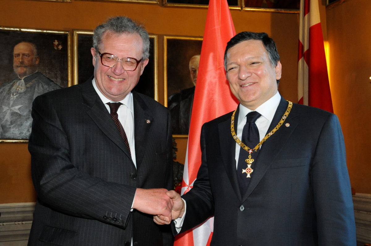 Le collier de l’Ordre remis a Jose’ Manuel Barroso: «combattons ensemble la pauvrete en europe»