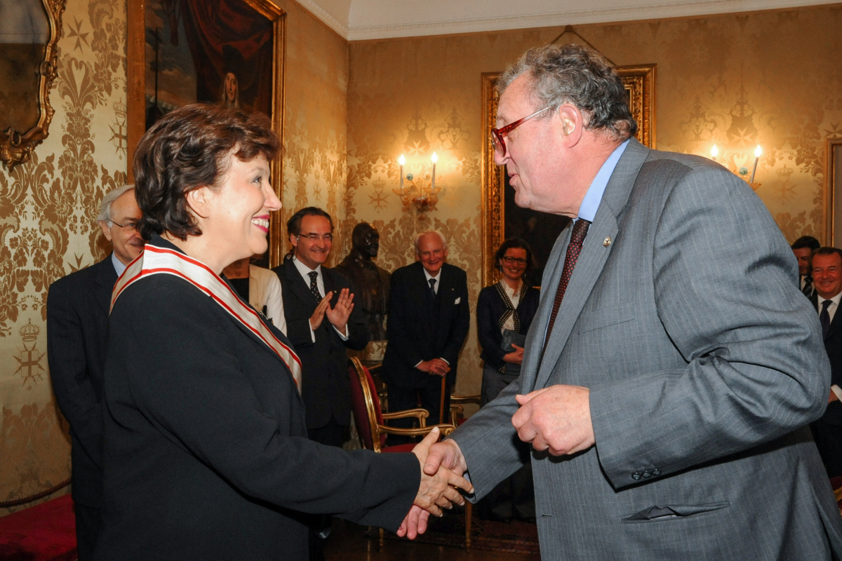 El Gran Maestre recibe a la ministra de sanidad y deportes francesa