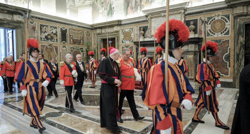 Benedicto XVI recibe en audiencia a Frey Matthew Festing