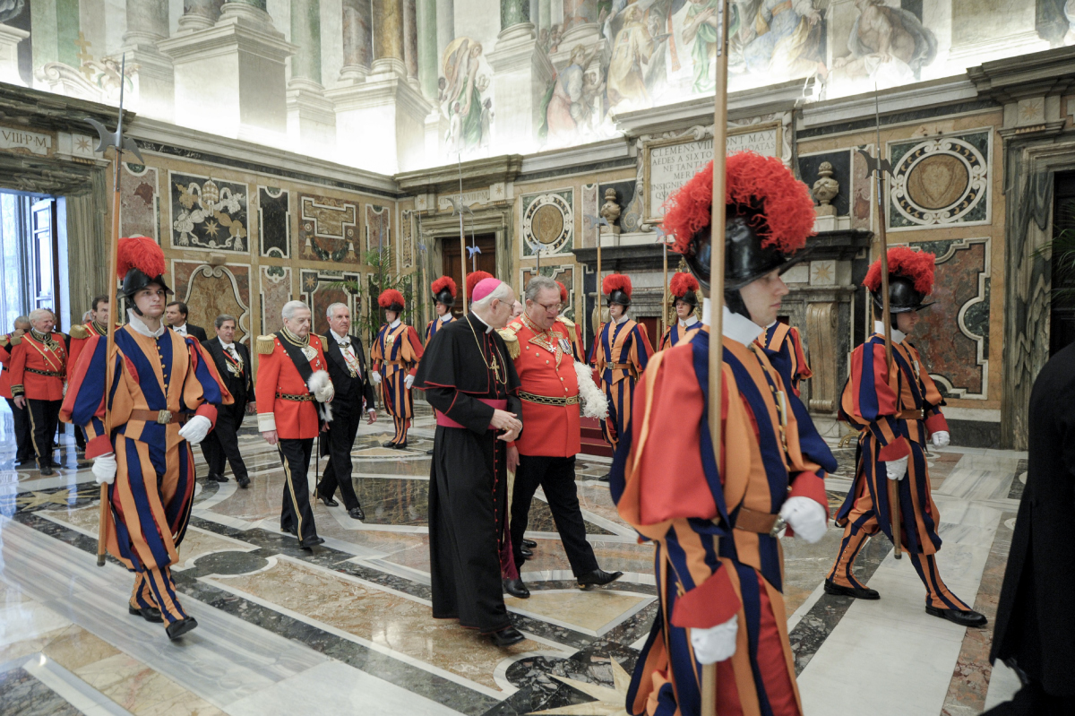 Benedicto XVI recibe en audiencia a Frey Matthew Festing