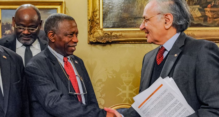 El Ministro de Sanidad de Liberia, recibido en el Palacio Magistral