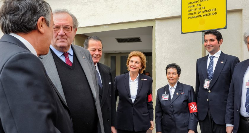 El Gran Maestre visita el puesto de primeros auxilios de la Plaza de San Pedro