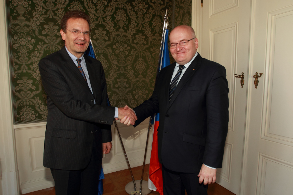 Zusammenarbeit im nahen osten zwischen dem Aussenminister der Tschechischen Republik und dem Grosskanzler Besprochen