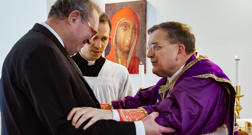 Le Cardinal Patronus nouvellement nommé célèbre sa première messe pour l’Ordre de Malte à l’hôpital Saint-Jean-Baptiste de Rome