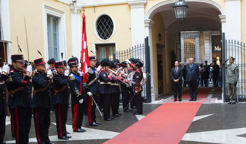 Der Großmeister Fra´ Matthew Festing empfängt den albanischen Präsidenten Bujar Nishani zum Staatsbesuch