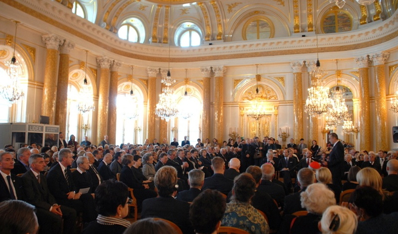 “En torno a la Cruz Maltesa”, exposición inaugurada en Varsovia