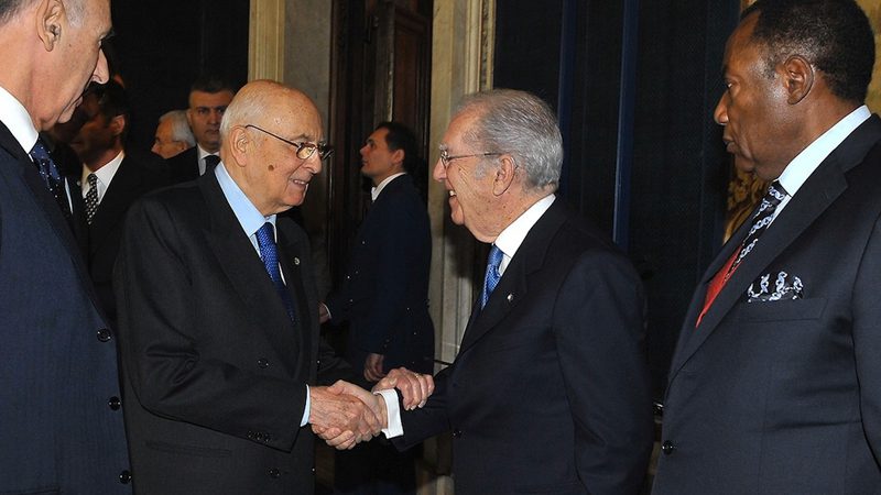 El Presidente de la República de Italia recibe a los Embajadores