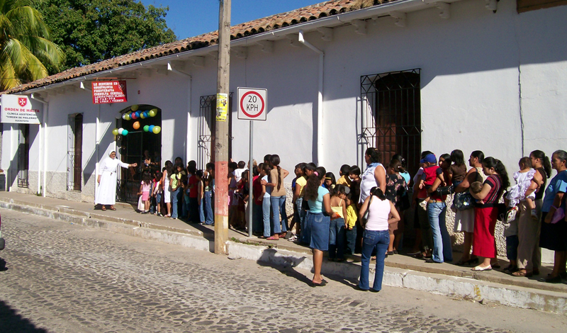 Behandlung von Diabetes, eine Initiative in El Salvador aus Anlass der 9 Jahrhunderte seit Begebung der Bulle von Papst Paschalis II.