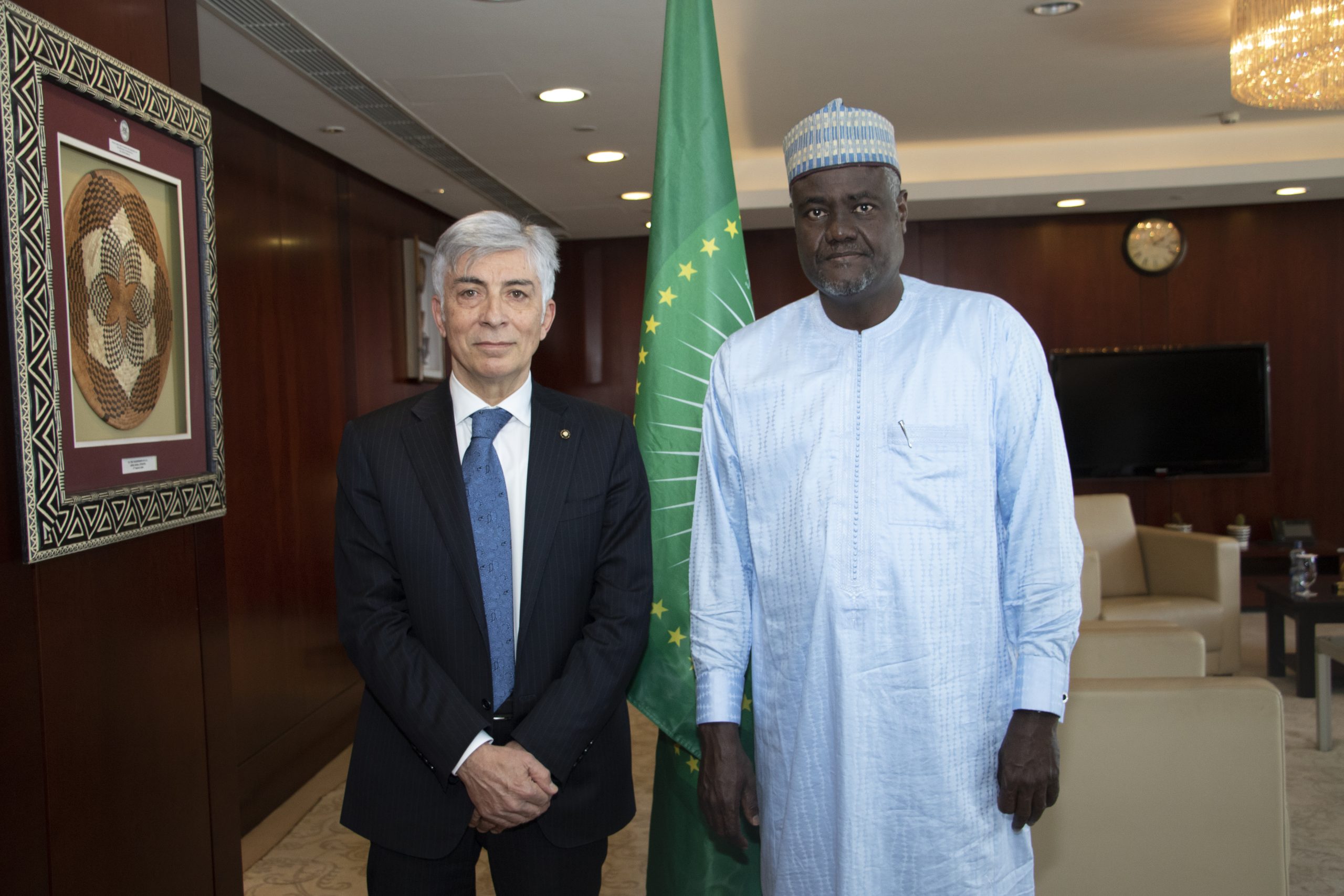 The new Ambassador of the Sovereign Order of Malta to the African Union presents his letters of credence to the Chairperson of the African Union Commission