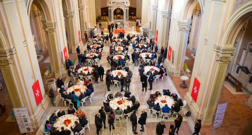 Déjeuner de Noël dans la Basilique Saints Boniface et Alexis pour environ 400 invités dans le besoin