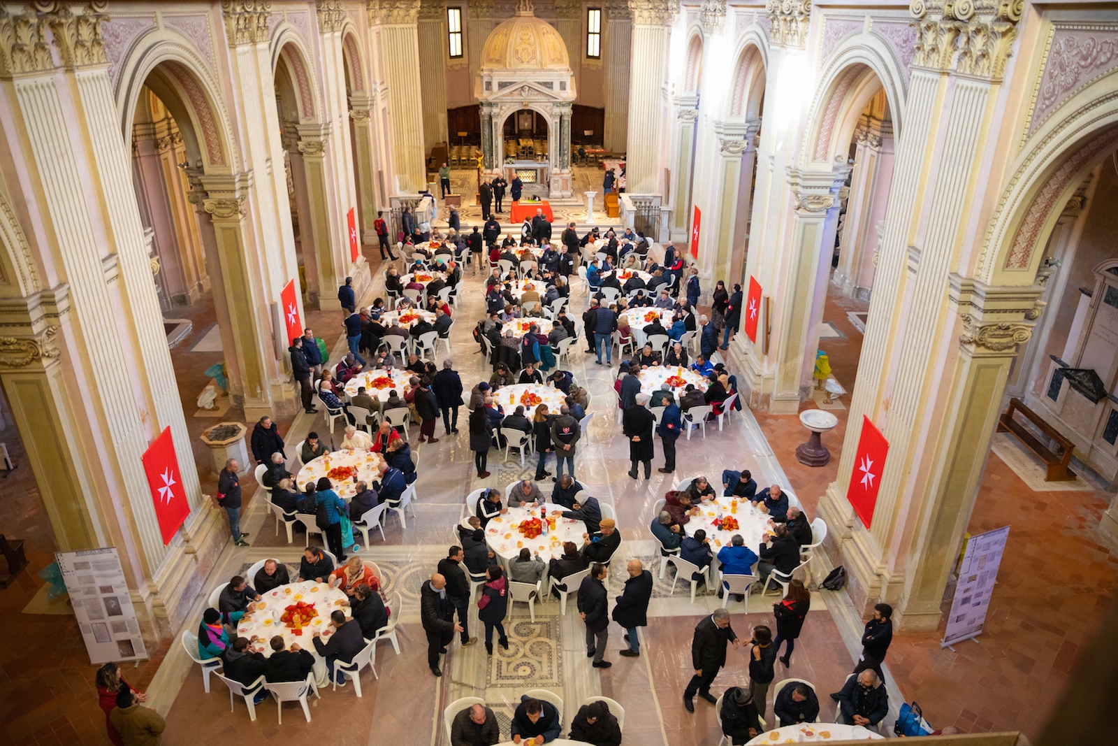 Almuerzo de Navidad en la Basílica de San Bonifacio y San Alessio para casi 400 personas necesitadas