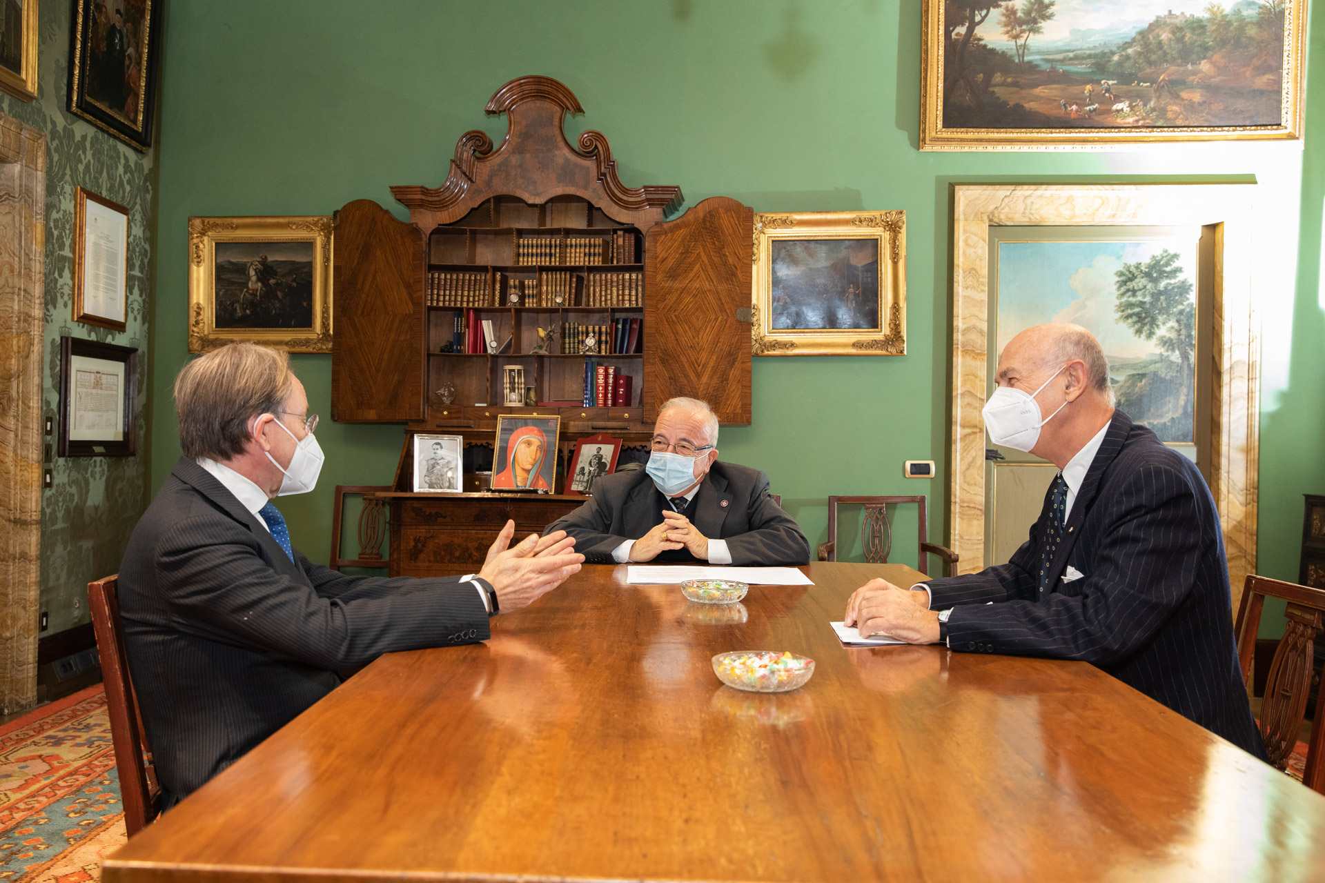 Frey Marco Luzzago recibe al embajador de Italia, Pietro Sebastiani