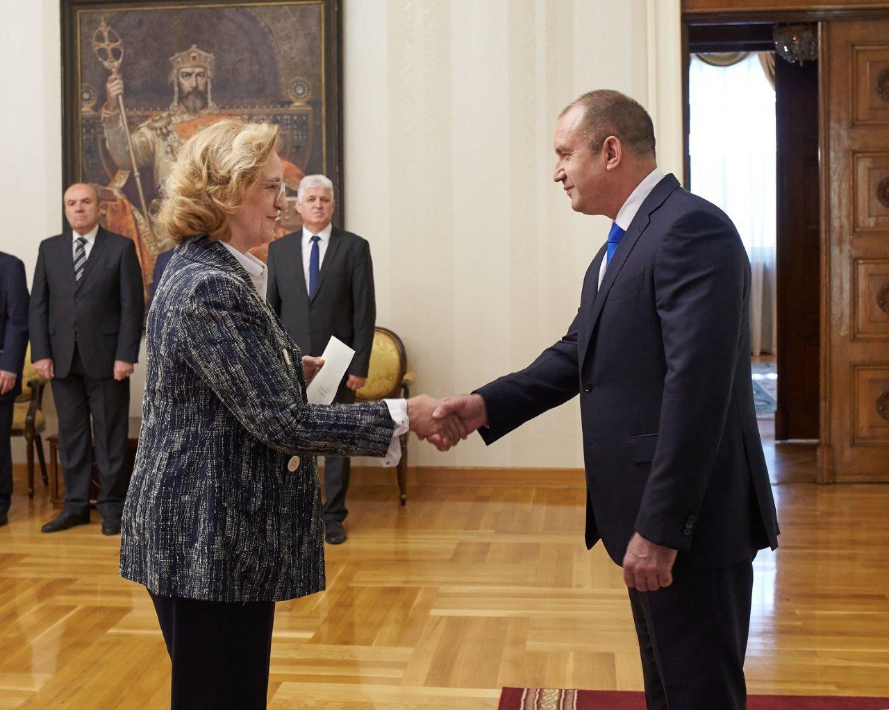 Der Präsident der Bulgarien nahm das Beglaubigungsschreiben von neuer Botschafterin des Souveränen Malteserordens