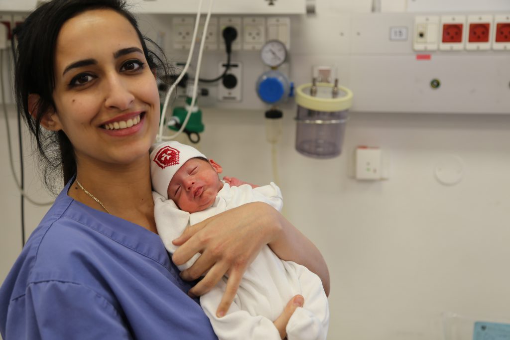 L’Ospedale della Sacra Famiglia a Betlemme intensifica i controlli prenatali lanciando campagna di sensibilizzazione nella regione