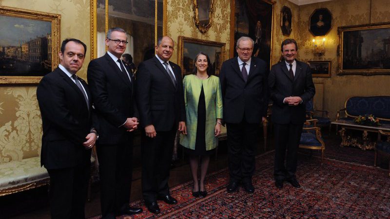 Migration und Kooperation im Mittelpunkt der Gespräche  zwischen dem costa-ricanischen Präsidenten  Luis Guillermo Solís und Fra’ Matthew Festing