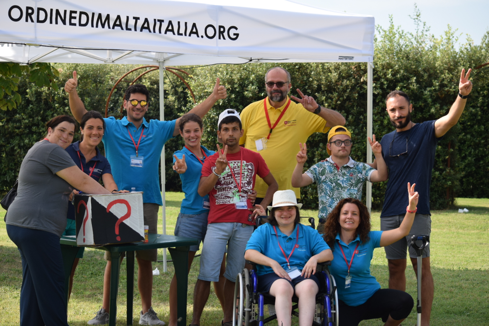 El Gran Maestre visita el campamento de verano italiano