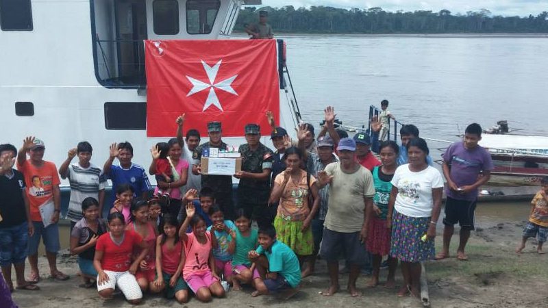 Ein Hospitalschiff zur medizinischen Versorgung der Landgemeinden entlang dem Rio Napo in Peru