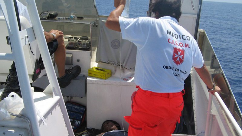 Ayuda a los inmigrantes en el Estrecho de Sicilia: más de 80.000 horas de trabajo en los primeros 7 meses del año