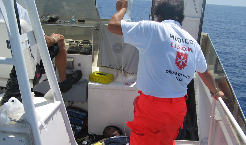 Ayuda a los inmigrantes en el Estrecho de Sicilia: más de 80.000 horas de trabajo en los primeros 7 meses del año