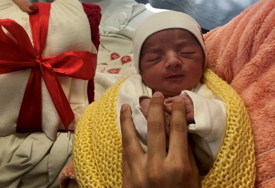 Il primo bambino nato il giorno di Natale a Betlemme nel 2020