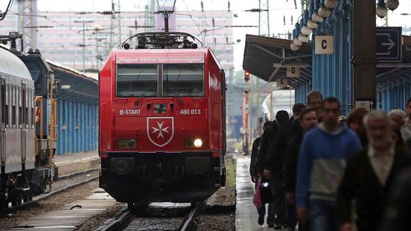 Los ferrocarriles húngaros dedican una locomotora a las actividades de la Orden de Malta