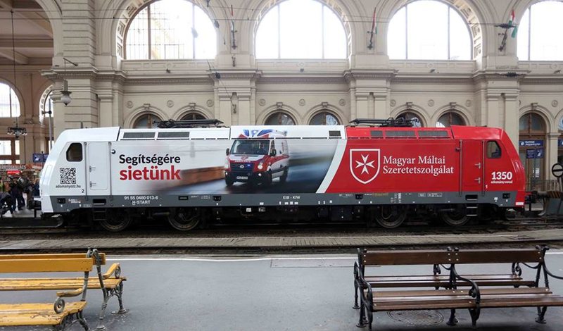 Le ferrovie ungheresi dedicano una locomotiva alle attività dell’Ordine di Malta