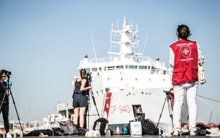 Migranti Aquarius, team medico Ordine di Malta su nave Dattilo: “Negli occhi la speranza di un futuro migliore”