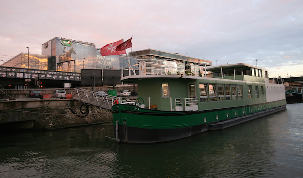 For 15 years “Le Fleuron Saint Jean” on the Seine has been giving new hope to the homeless in Paris