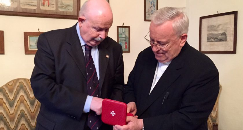 El cardenal Bassetti, recibido por el Gran Maestre en el Castillo de la Magione