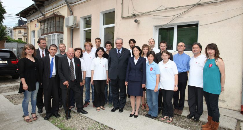 El Gran Maestre con los voluntarios de la Orden en Rumanía