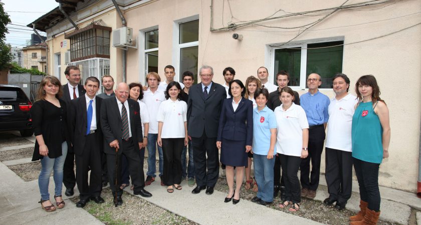 Le Grand Maître avec les volontaires de l’ordre en Roumanie