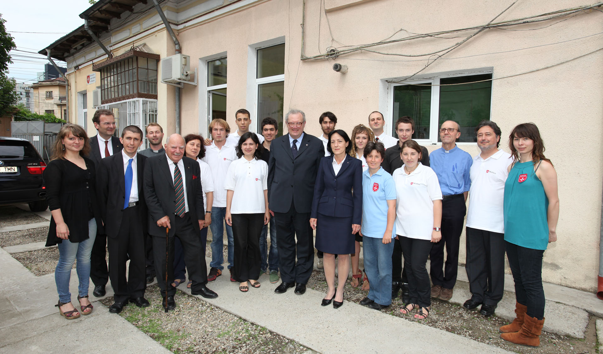 The Grand Master with the Order’s volunteers in Romania