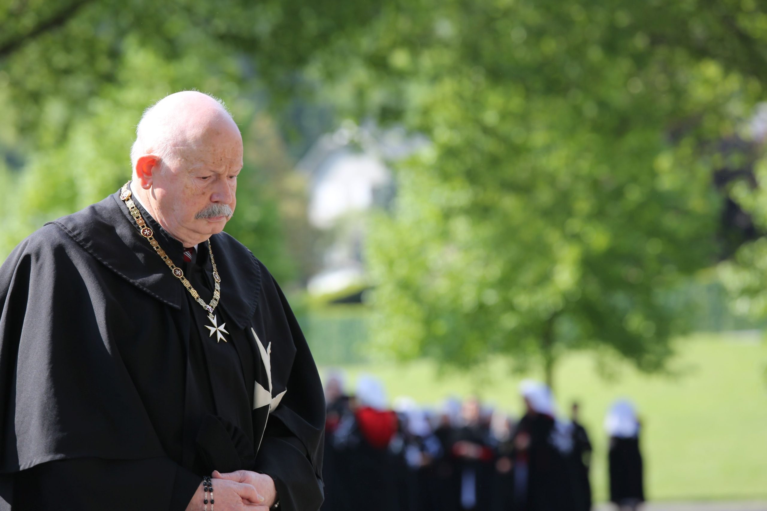 Le Grand Maître de l’Ordre de Malte :  “Les Seigneurs Malades et leurs familles dans mes prières”