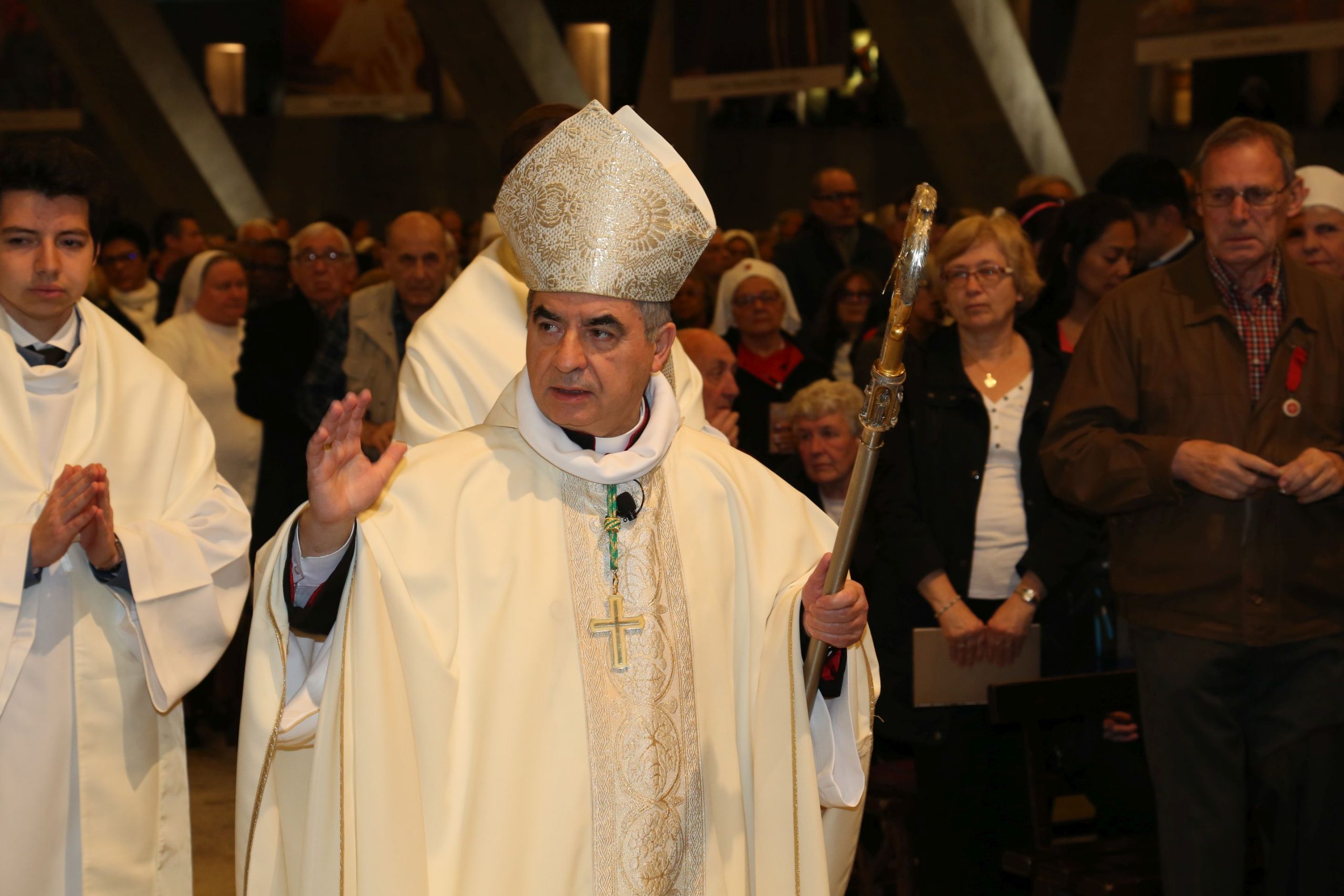 Monseñor Angelo Becciu cardenal: el mensaje de felicitación del Gran Maestre