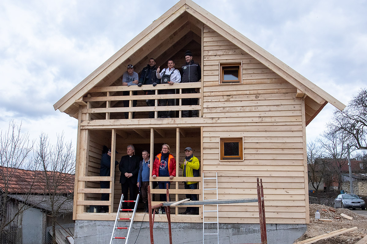 Casas de madera para las víctimas del terremoto en Croacia