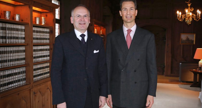 Il nuovo ambasciatore dell’Ordine di Malta Klaus Schweinsberg ha presentato le sue credenziali al principe ereditario Alois von und zu Liechtenstein